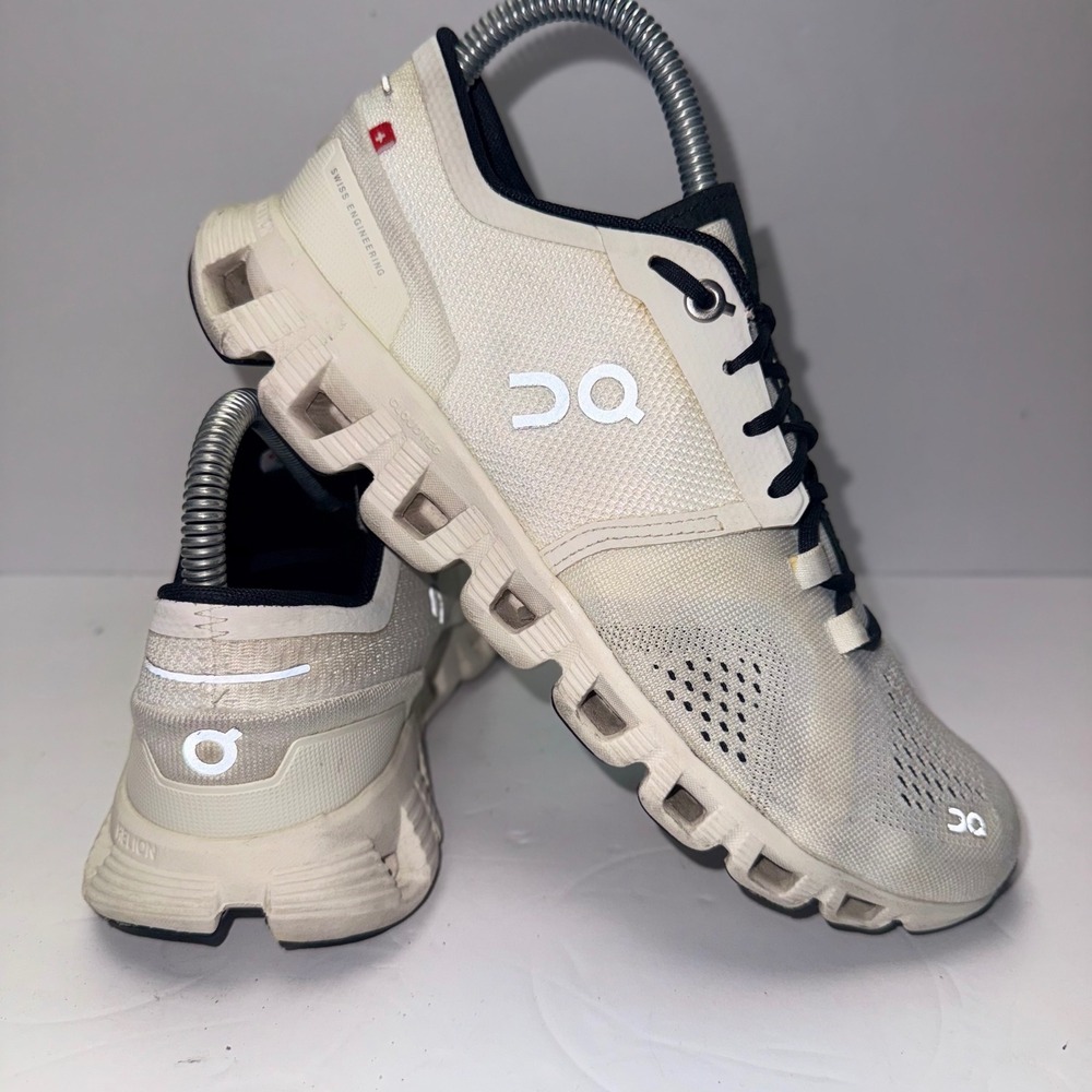 On Cloud X Running Shoes Womens 7.5 White Black Lightweight Cross Trainers